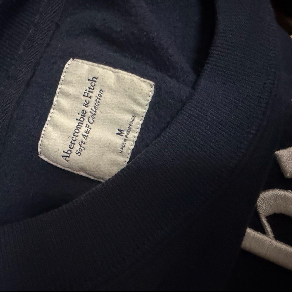 Abercrombie Chicago Navy Blue Graphic Sweater - Picture 2 of 2